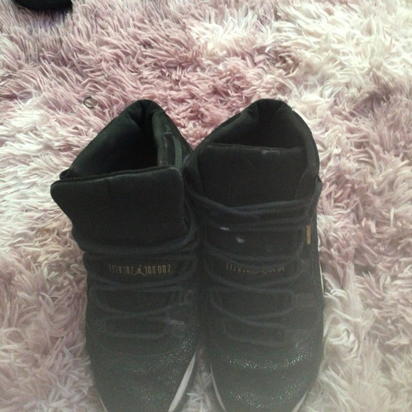 Jordan 11s Black and white - Picture 2 of 7